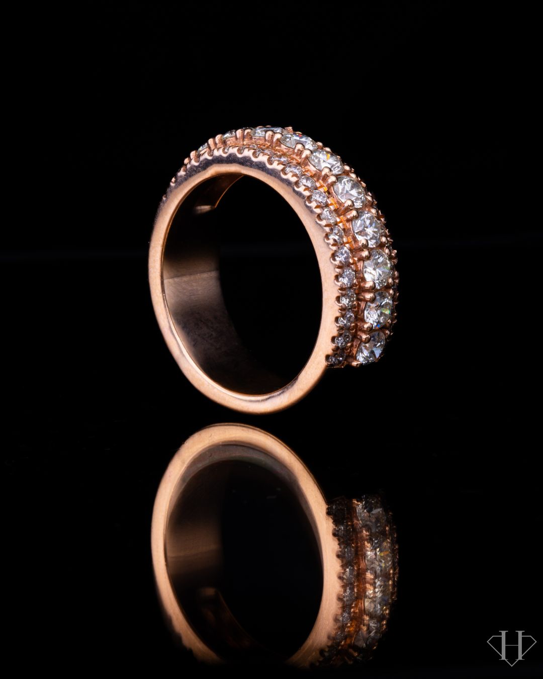 MEDIUM POINTER BAND RING